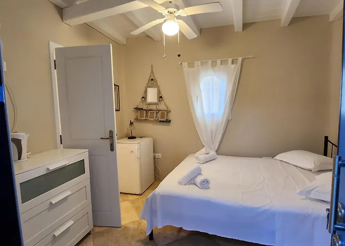 فيلة Mykonian Iros &