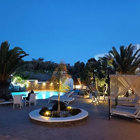 Vila Mykonian Iros & *