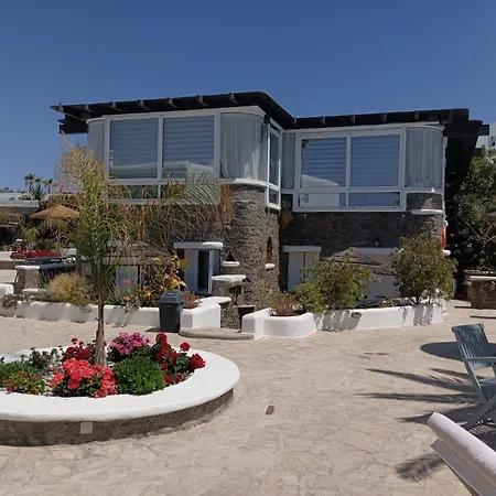 Vila Mykonian Iros & *